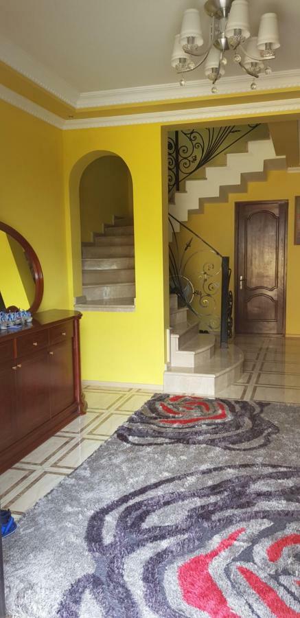 Yellow House - Vaja Sarpi Extérieur photo